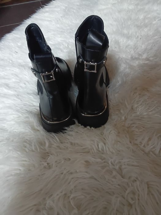 Топли боли от естествена кожа