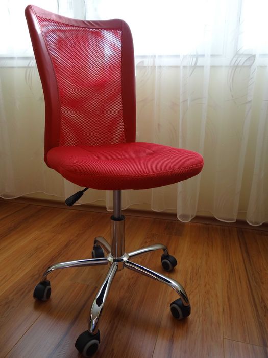 Офис стол червен. Без забележки!