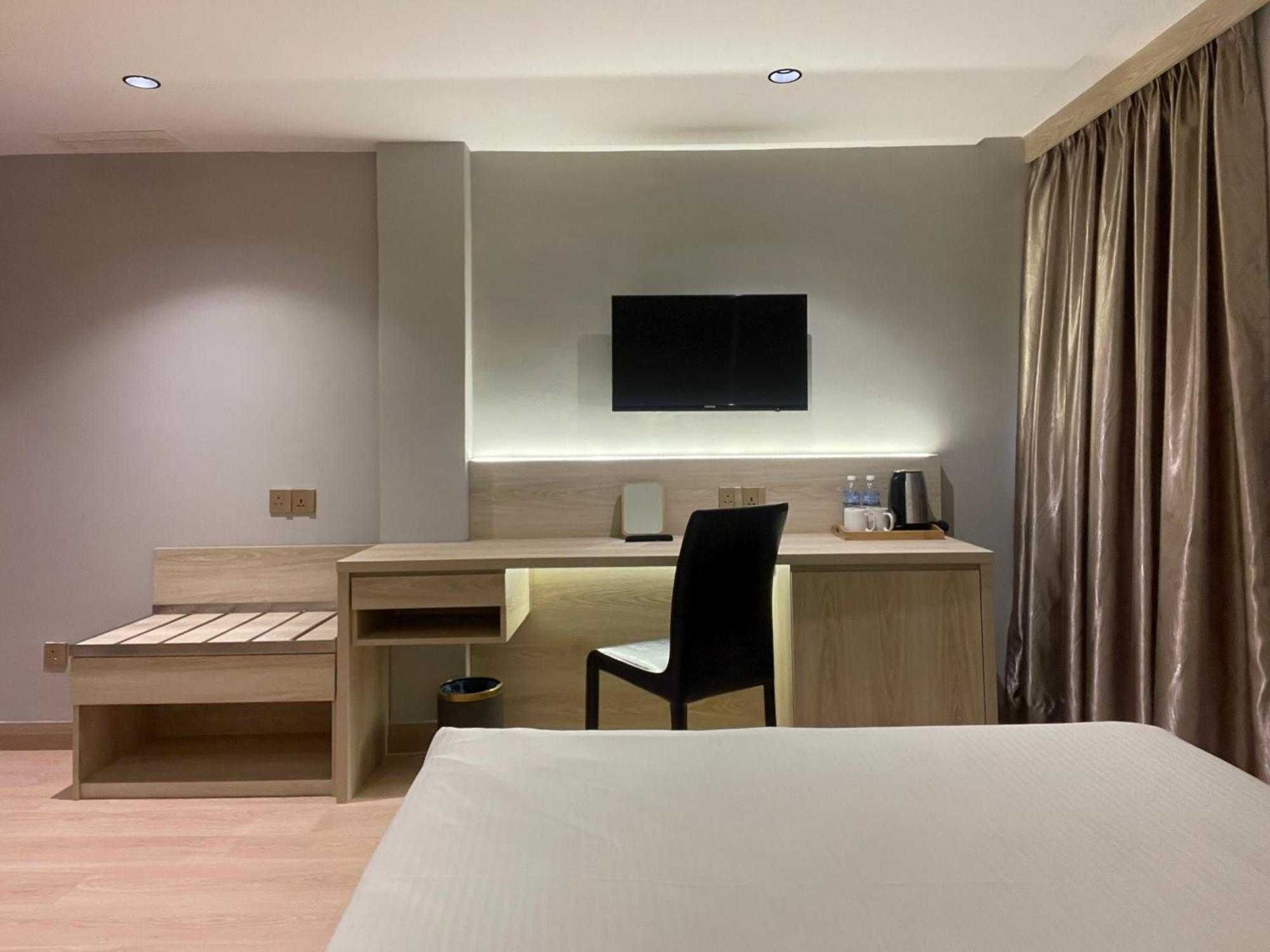 Mehmonxona bez zaks , Hotel Gasnitsa bez zaks