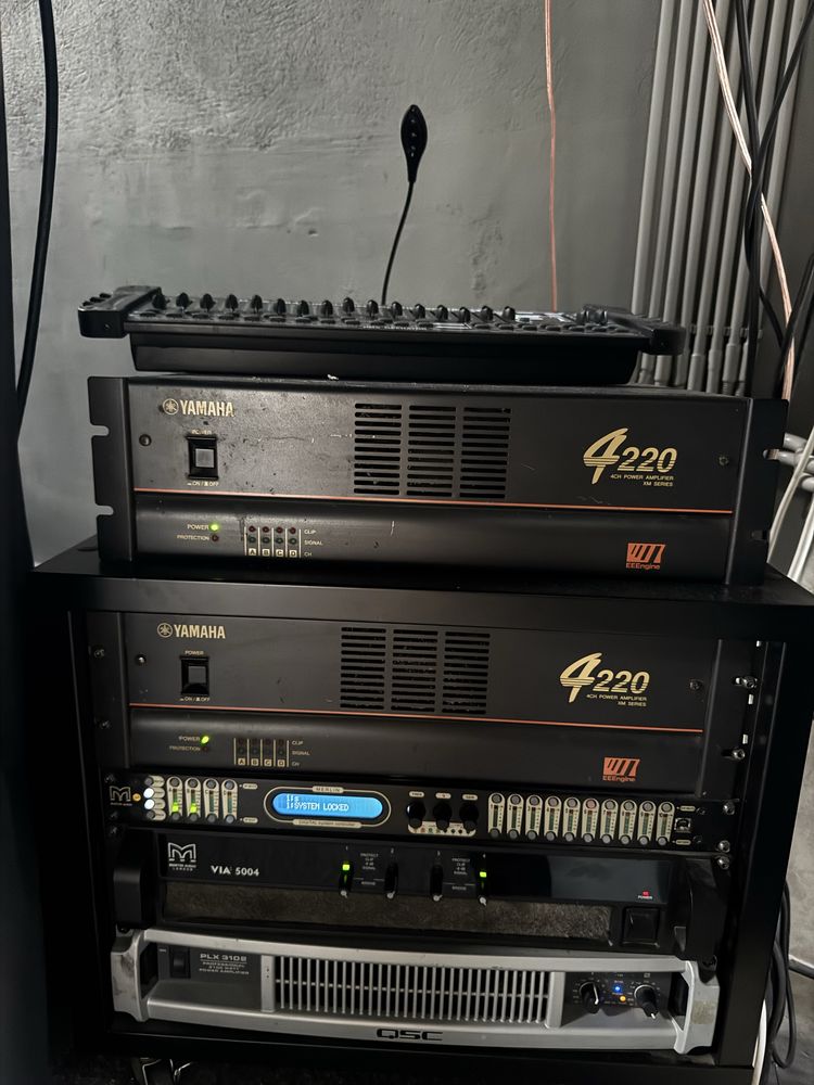 Amplificator Yamaha XM 4220 2x400w sau 4x220W cu 4 canale, crossover