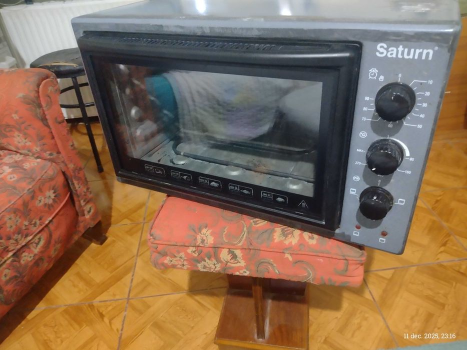 Vând cuptor electric Saturn