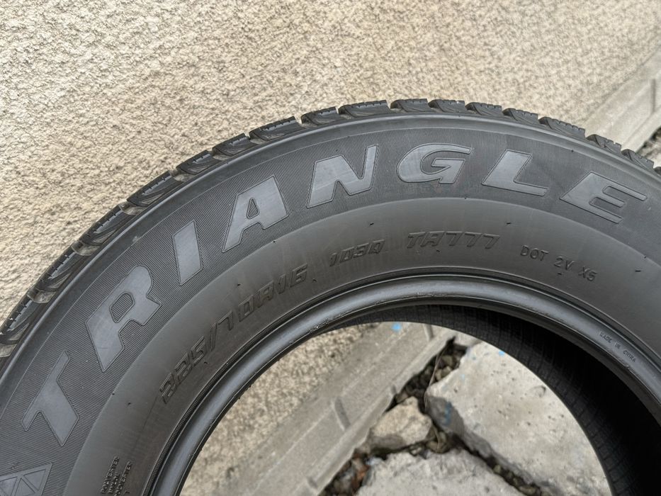 225|70 R16. Triangle.