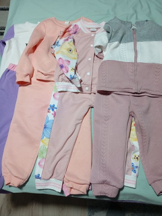 Vând hăinuțe fetiță