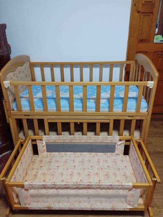 Pătuț și balansoar