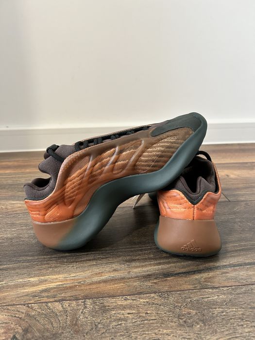 Adidas Yeezy 700 Copper Fade . Noi in cutie. 37 1/3 ,39 1/3 , 42 .