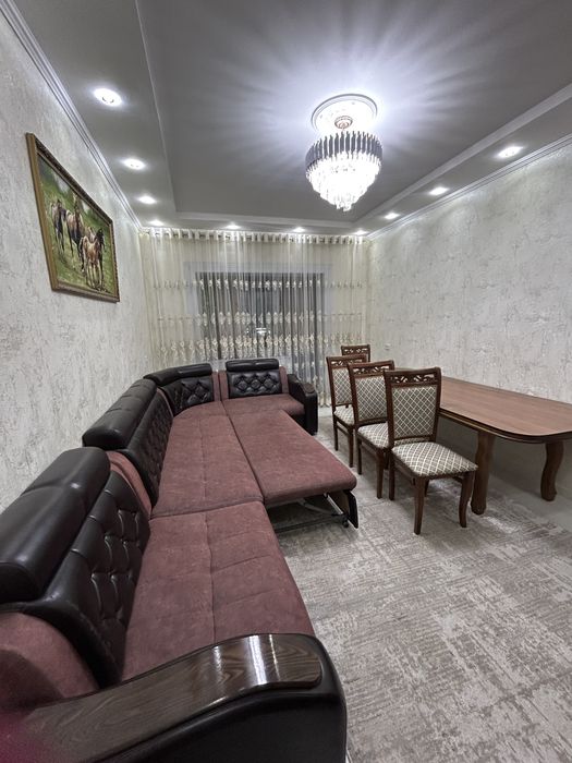 угловой диван,стол и стулья  продается все вместе за хорошую цену