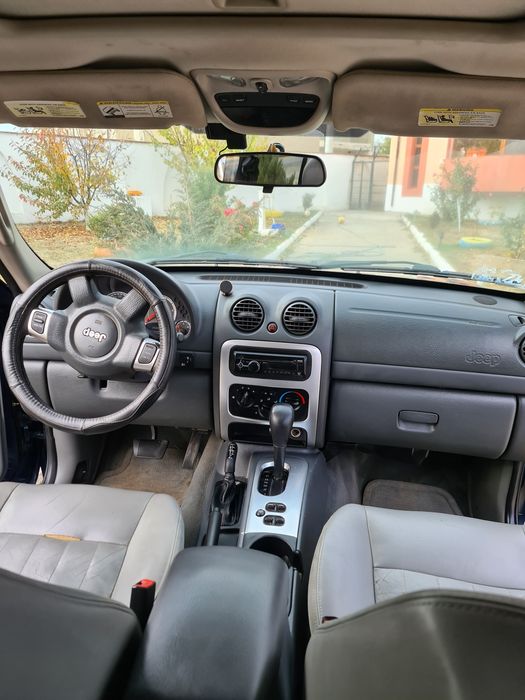 Jeep Cherokee an fabricație 2006