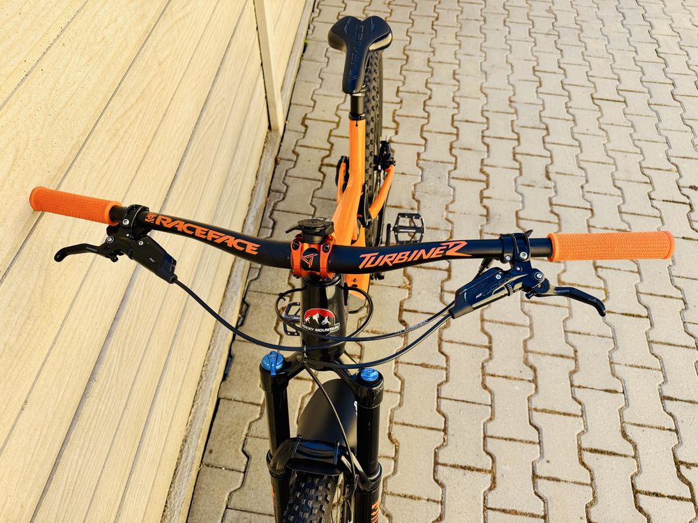 Bicicleta full suspension Rocky Mountain