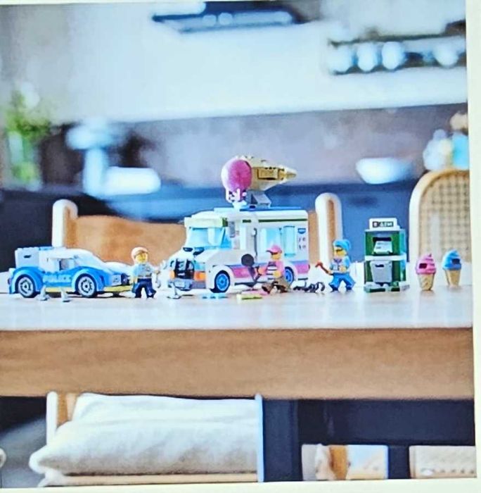 LEGO City Politia in urmarirea furgonetei cu inghetata 60314,317 piese