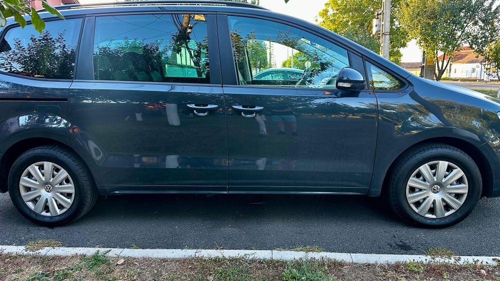 Vând Volkswagen Sharan 2013, motor 2.0 TDI