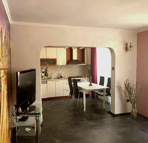 Дава се под наем Тристаен апартамент в Бургас, Лазур - 100 кв.м за 663 € - Снимка #3