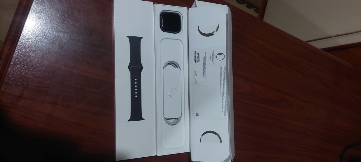 Продаю Apple Watch 6 44mm 99% недорого за 150 у.е!