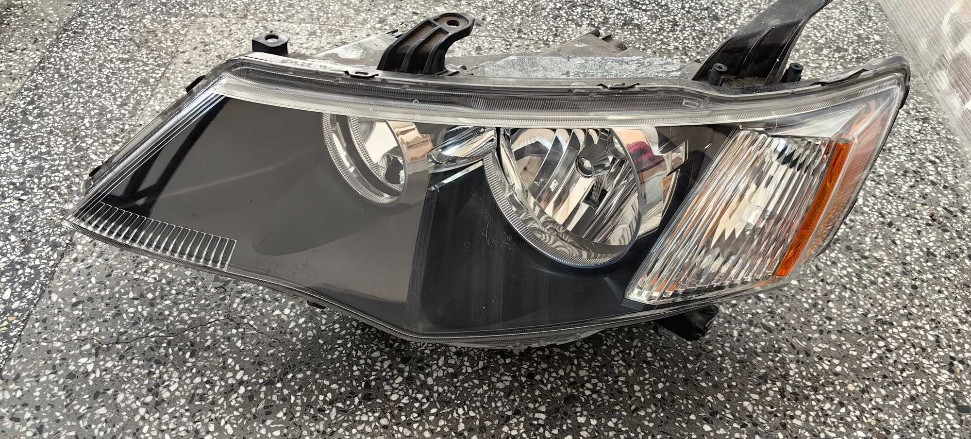 Фар за Mitsubishi Outlander / Митсубиши Аурлендър