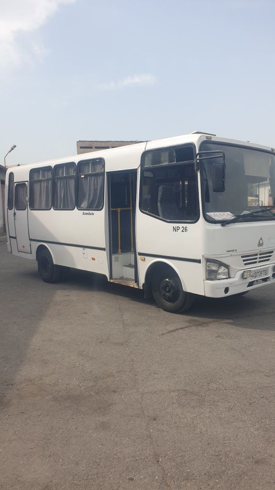 Avtobus isuzu np 26
