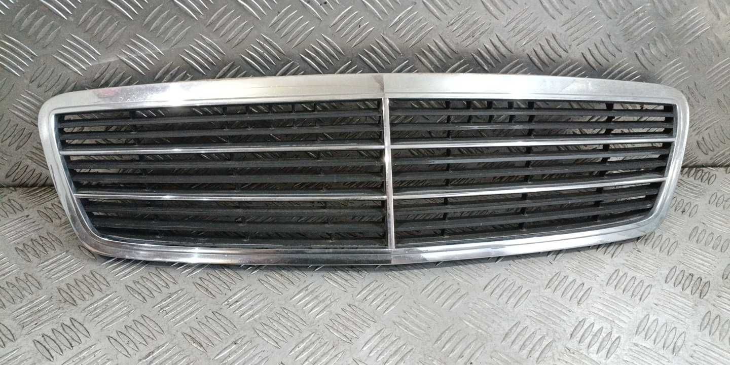 Решетка преден капак Mercedes C-Class W203 2002г.