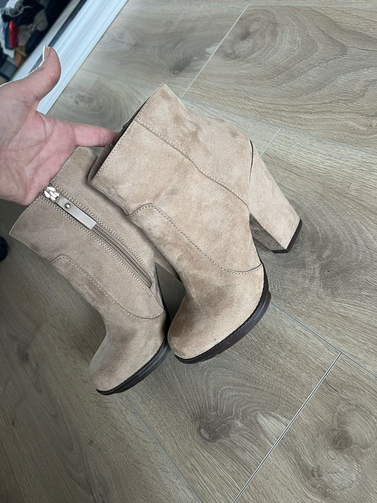 Botine cu toc Zara