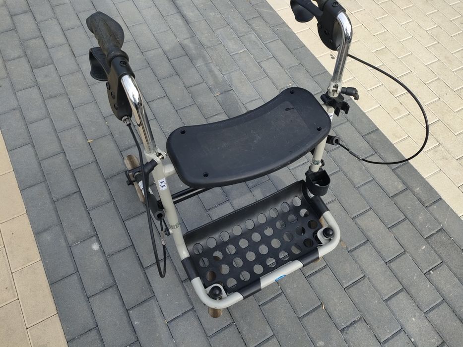 Cadru Rolator Invacare pliabil .Made in Germania