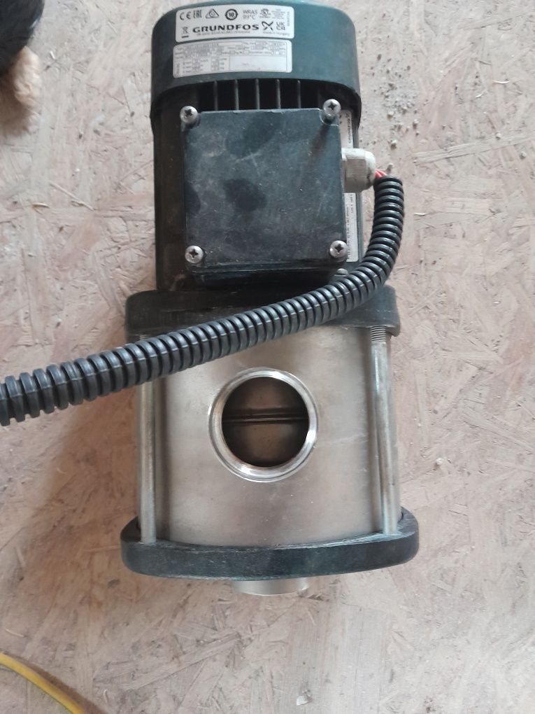 Pompă centrifugara grundfos