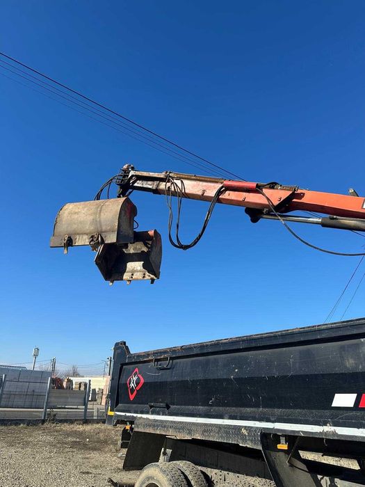 Basculanta 6x4 Iveco cu macara Hiab 085