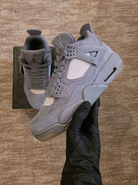 Jordan 4 Kaws.