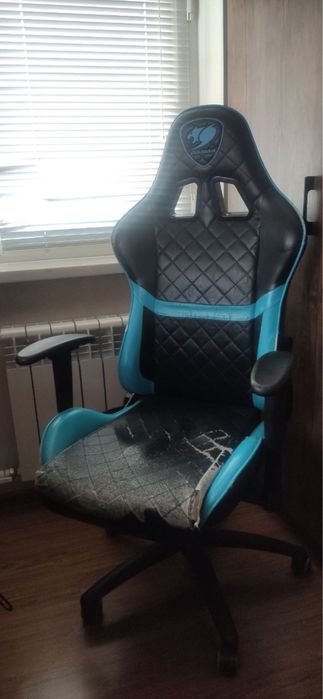 Игровое кресло в рабочим состоянии