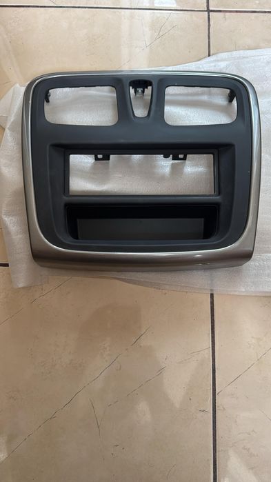 Ramă radio Logan 2 originală.