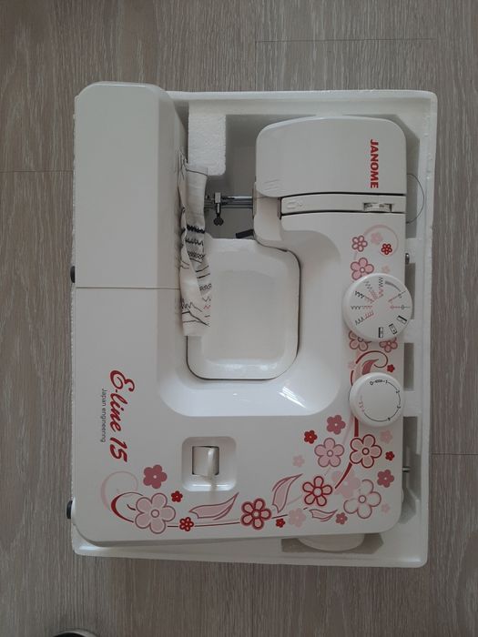 Срочно продам.торг есть.Швейная машинка Janome