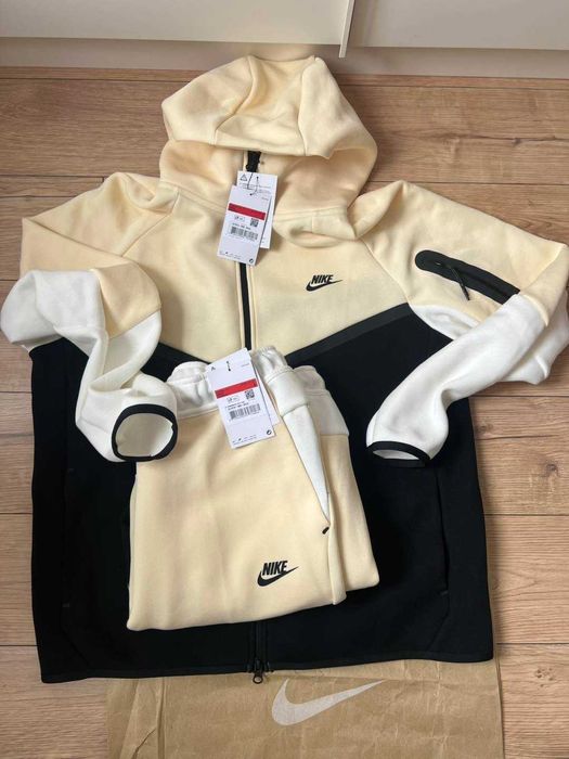 100% Оригинален Екип Nike Tech Fleece Комплект в размер ХЛ
