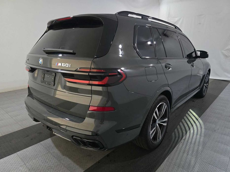 2025 BMW X7 M60i