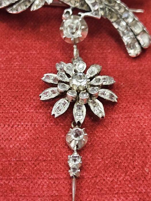 Сребърна брошка от 18 - ти век.