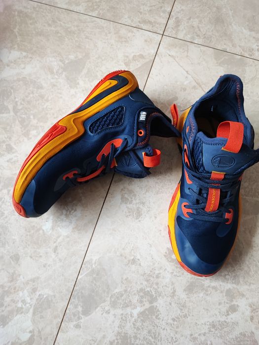 Vând adidași mărimea 39