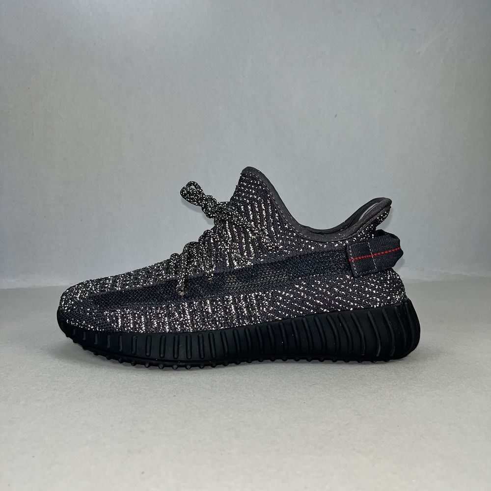 Yeezy 350 V2 Black ref! НОВИ!