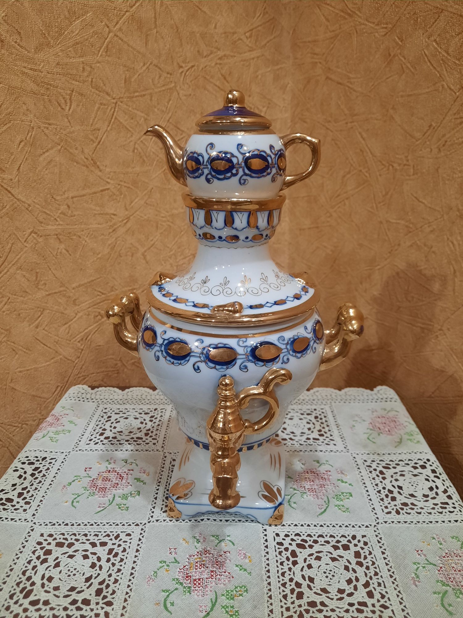 Сувенир-самовар с чайником,   фарфор, Гжель, в абсолютно идеальном сос