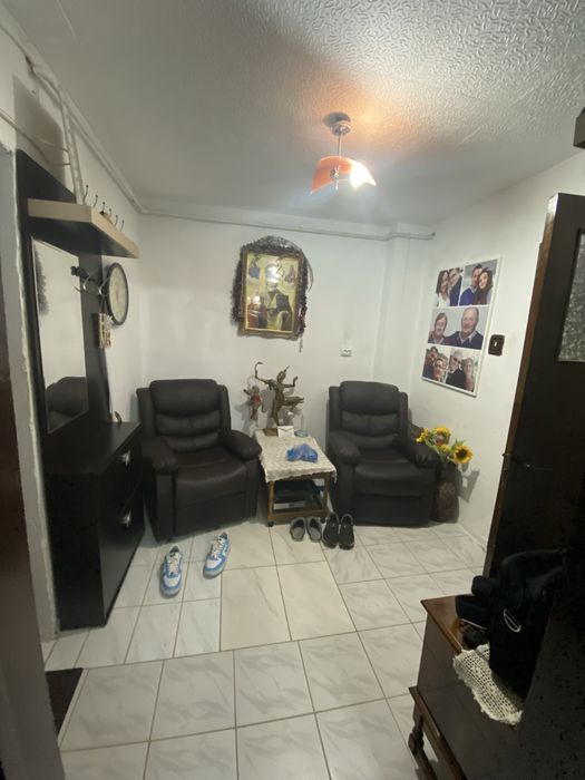 Vand  Apartament 3 Camere Trivale Etaj 2 Pret 79000Euro
