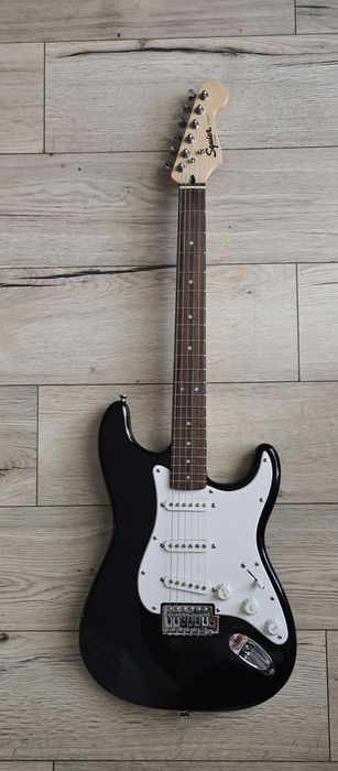 Chitară electrică Fender Squier Strat Pack SSS BLK GB