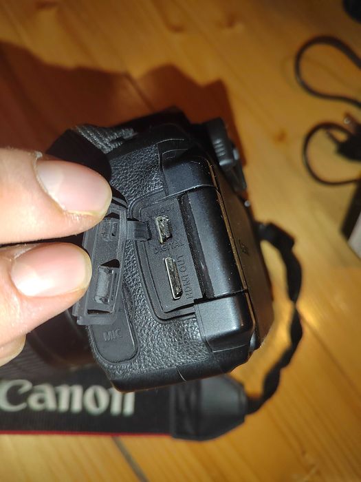 Фотоапарат Canon EOS 600D Full-HD EOS video