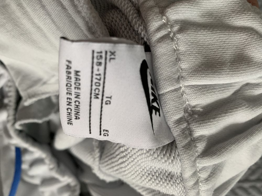 Оригинални юношески къси панталони NIKE . Размер XL , 158 - 170 см . Ц