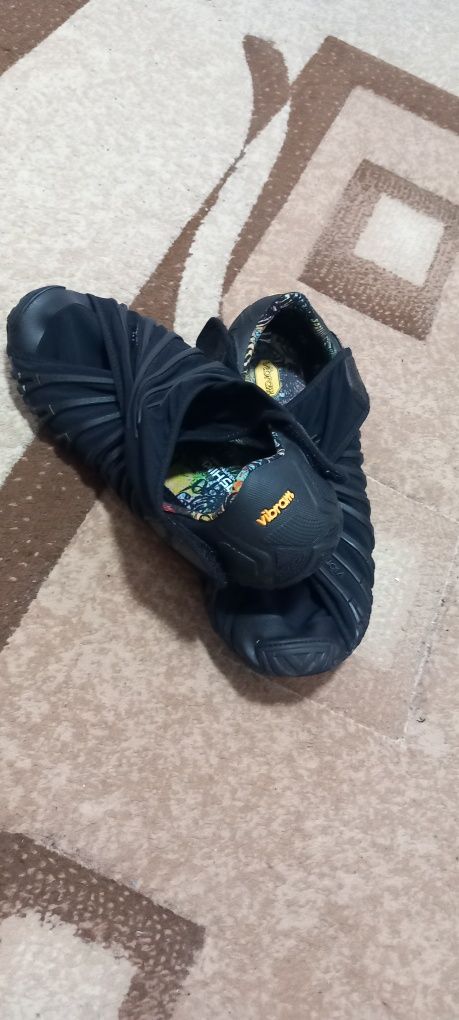 Adidasi sala Furoshiki vibram