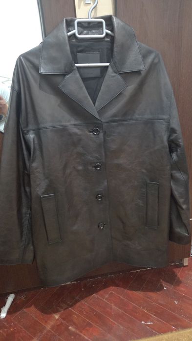 Vând geci de piele originale maximo duti culoare maro si negrui