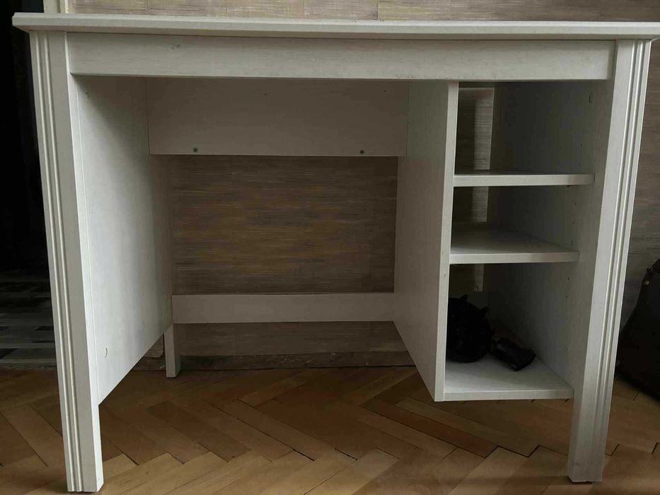 Бюро от Икеа, 90/52 височина 73 см, в много добро състояние