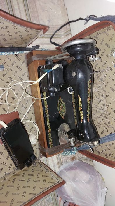 Продам швейную машинку