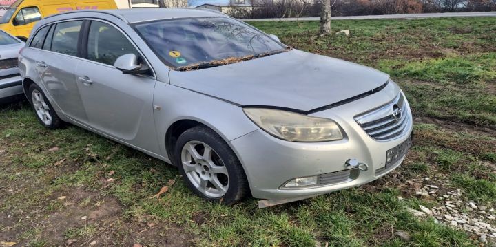 Bara fata Opel Insignia A