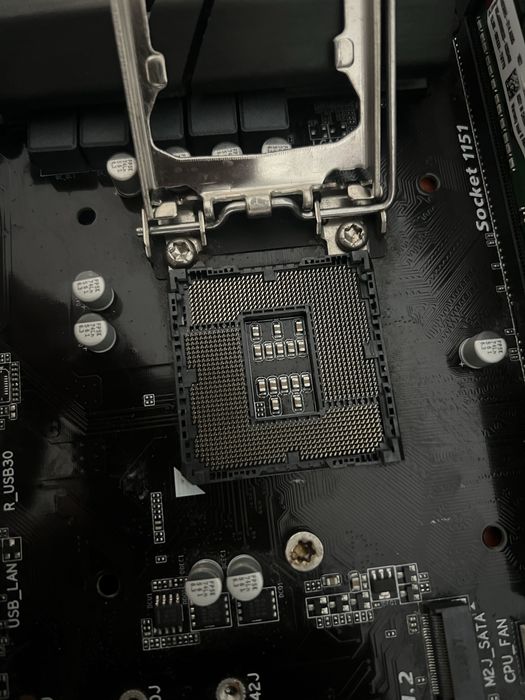 Vând placă de bază cu procesor i3 7100