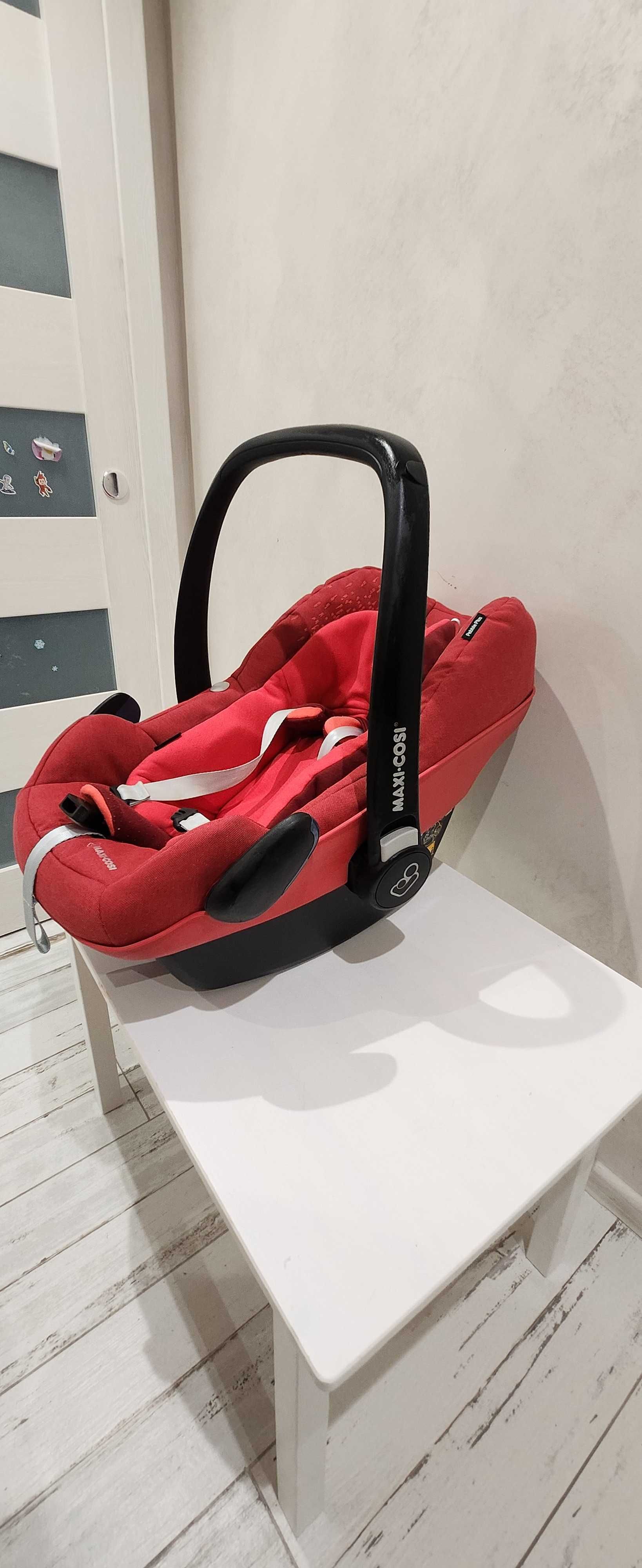 Детско столче за кола Maxi Cosi Pebble Plus (0-13kg) / Бебешки кош