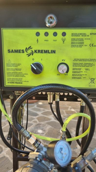 Aparat de vopsit în câmp electrostatic