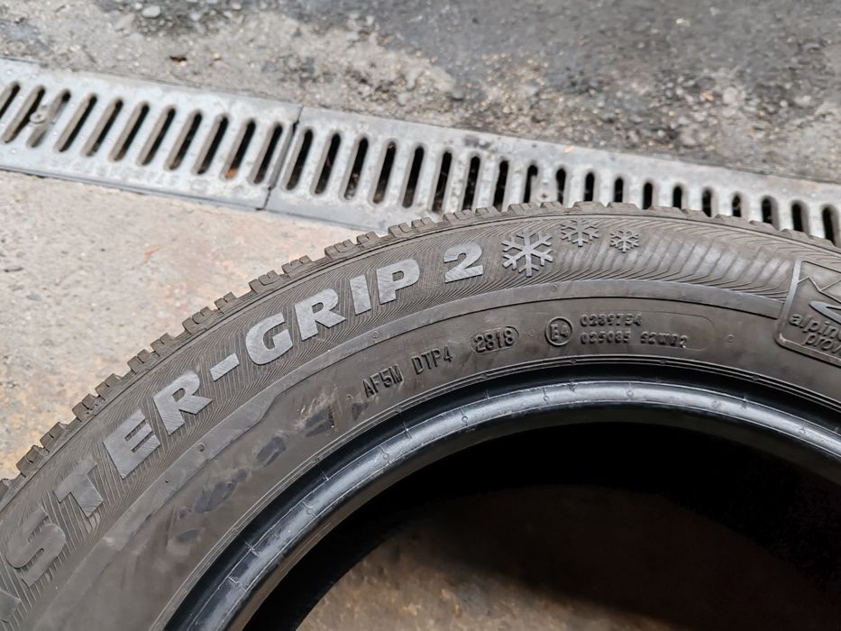 Vând cauciucuri 215/60/16 M+S set complet Semperit