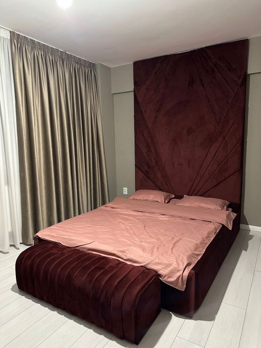 Pat tapițat cu taburet