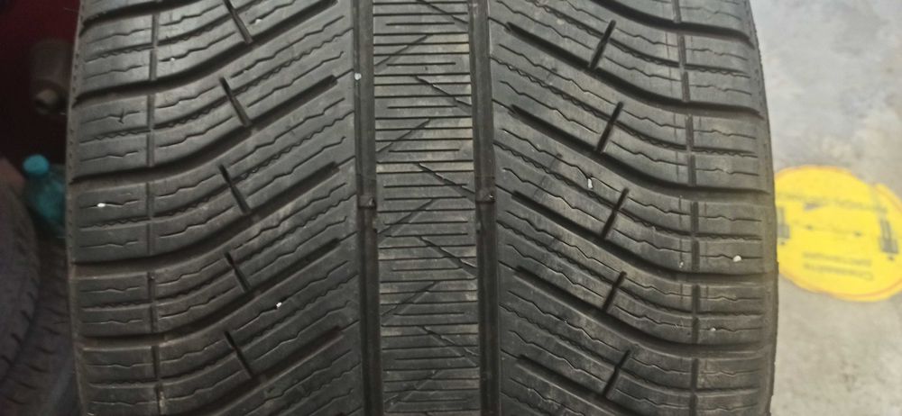 2бр.зимни гуми 305/35/21 Michelin