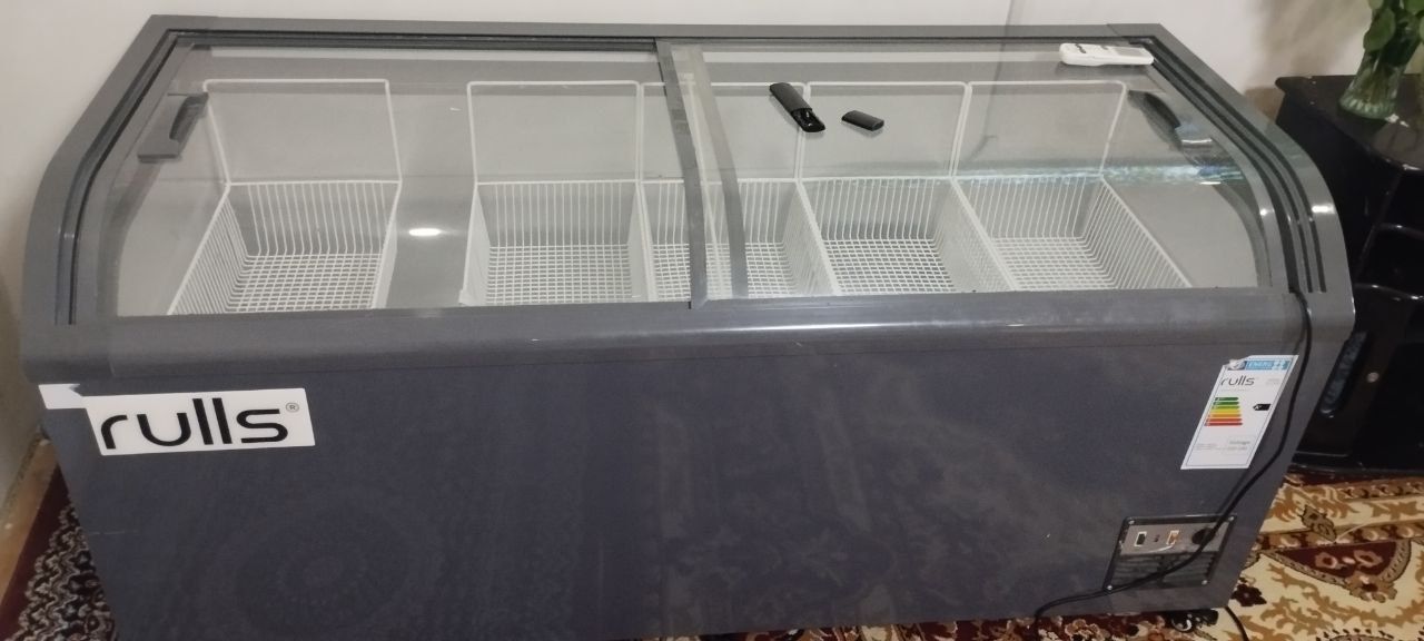 Supermarketlar uchun vitrinali muzlatgich zudlik bilan sotiladi