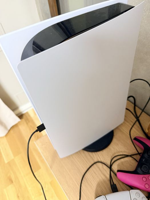 Продавам PS5 Digital Edition